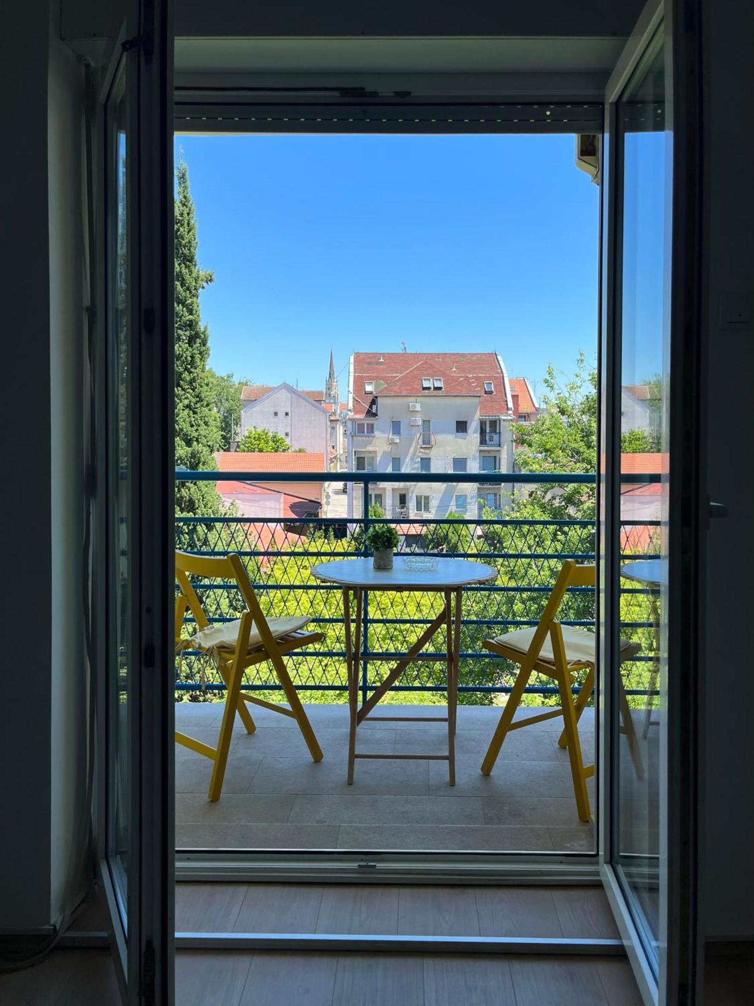Apartment Vera With Free Garage Нови Сад Екстериор снимка