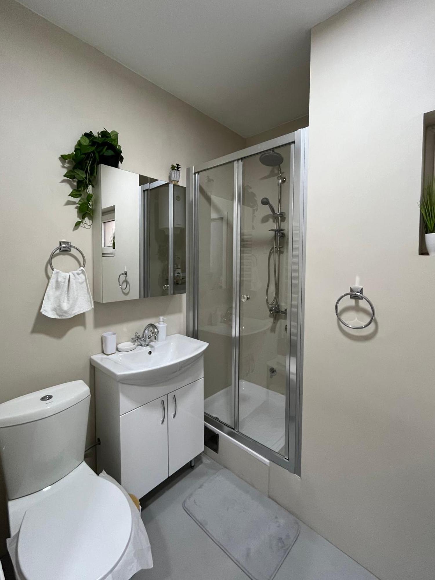 Apartment Vera With Free Garage Нови Сад Екстериор снимка